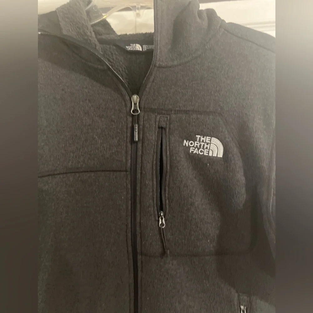 The north face men jacket size small, see pictures closely for details please.